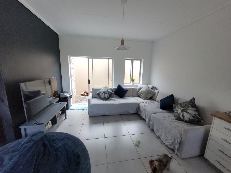2 Bedroom Property for Sale in Pacaltsdorp Western Cape